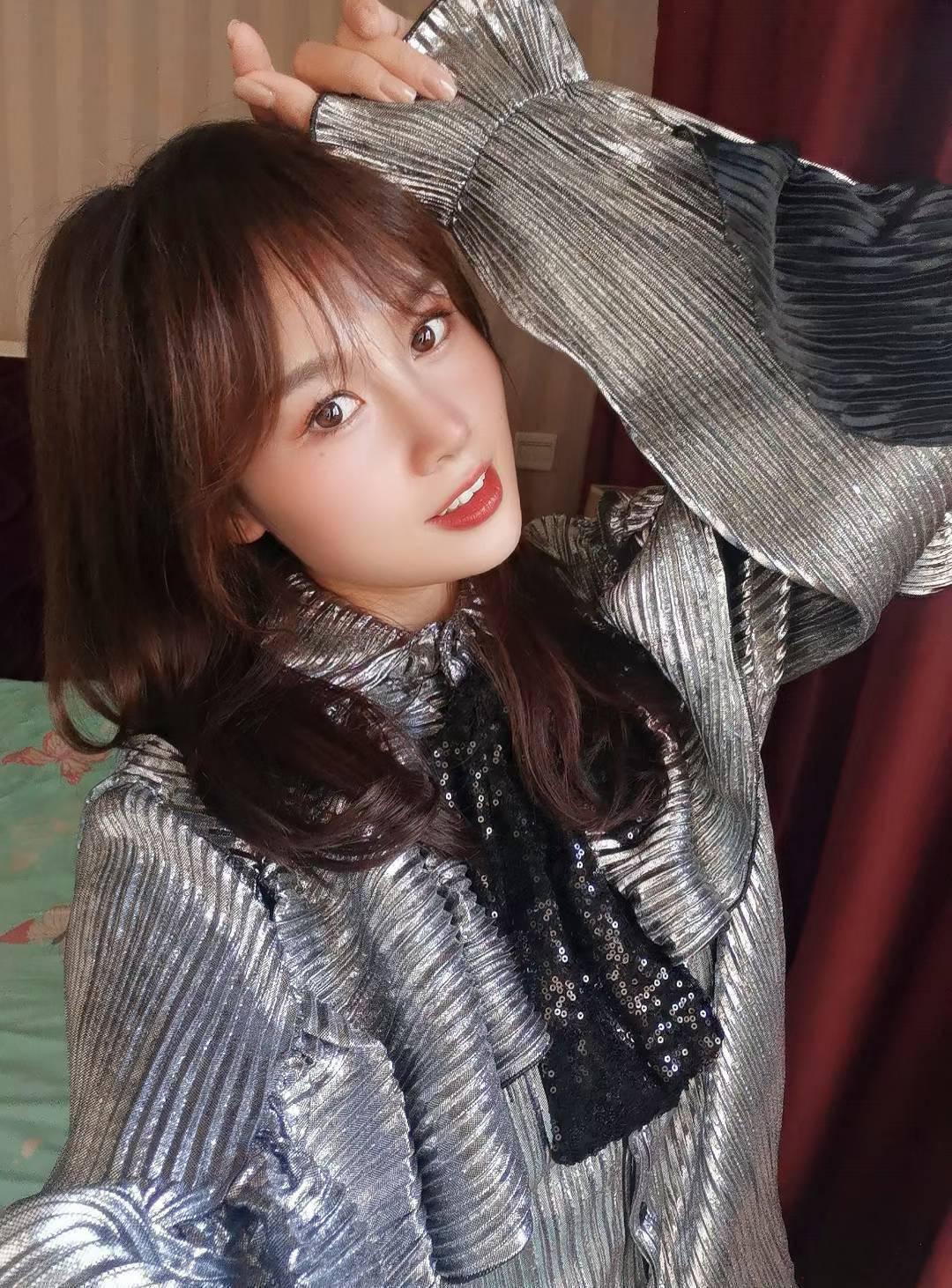 温柔漂亮的兼职女人